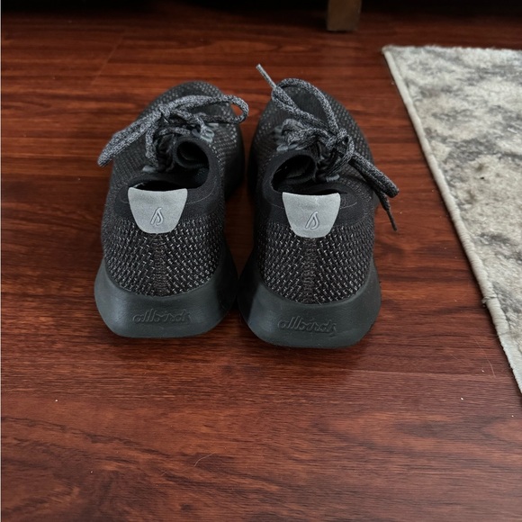 Allbirds running shoes size 10 - Picture 2 of 3